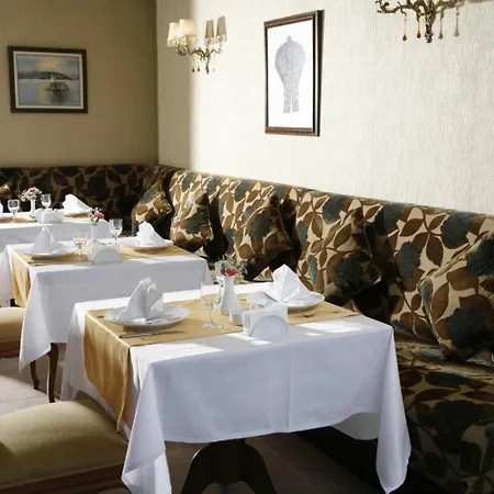 Aparthotel Hippodrome 3*